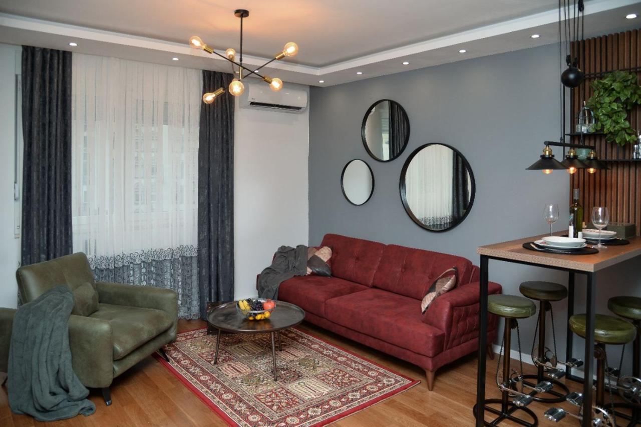 Mirror Apartment With Private Parking Novi Sad Exteriör bild