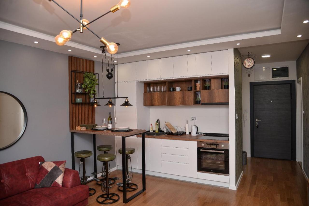 Mirror Apartment With Private Parking Novi Sad Exteriör bild