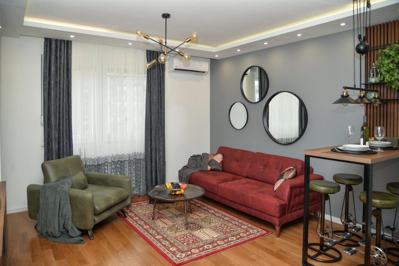 Mirror Apartment With Private Parking Novi Sad Exteriör bild